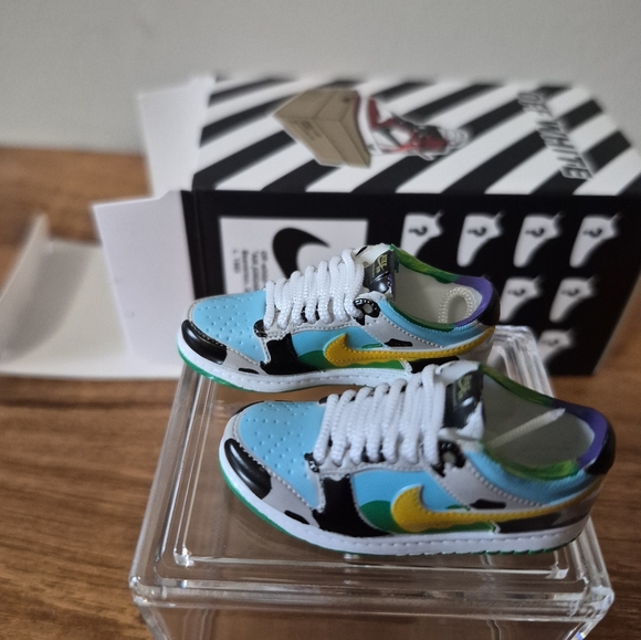 NWT Off White collectible miniature sneakers 👣 - Picture 8 of 8